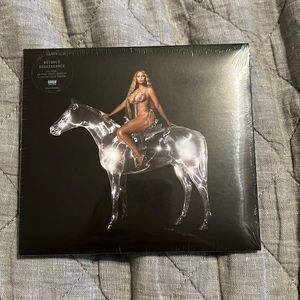 Beyoncé Renaissance CD album w 28 page photo booklet + collectible poster